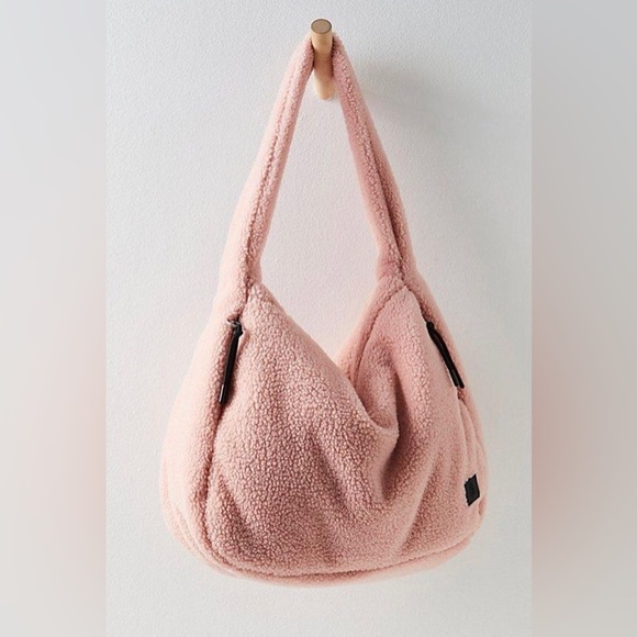 FP Movement Cozy Sherpa Carryall  🔥 - Picture 1 of 16
